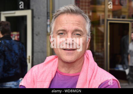 Cologne, Allemagne. Août 28, 2019. L'artiste Jörg Knör pose à la performance du programme 2019/2020 de la Kölner Volksbühne à la Rudolfplatz. Credit : Horst Galuschka/dpa/Alamy Live News Banque D'Images