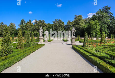 Varsovie / Pologne - 04 août 2019 - Beau jardin de Royal de Wilanów. Résidence du Roi Jean III Sobieski Banque D'Images