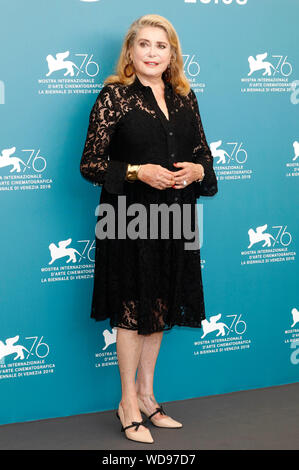 Venise, Italie. Août 28, 2019. Catherine Deneuve au Photocall à 'La vérité/la vérité" à la Biennale de Venise 2019/76ème Festival International du Film de Venise au Palazzo del Casino. Venise, 28.08.2019 | Conditions de crédit dans le monde entier : dpa/Alamy Live News Banque D'Images