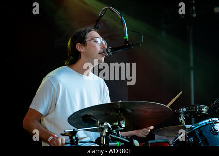 Trondheim, Norvège. Août 15th, 2019. Le groupe américain Whitney effectue un concert live au festival de musique norvégienne 2019 Pstereo à Trondheim. Ici le chanteur et le batteur Julien Ehrlich est vu sur scène. (Photo crédit : Gonzales Photo - Tor Atle Kleven). Banque D'Images