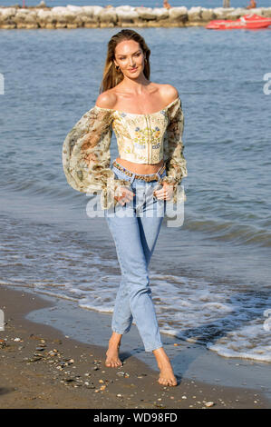 Candice Swanepoel lors d'un photocall à la Biennale di Venezia 2019 / 76e Festival International du Film de Venise au Lido. Venise, l'utilisation dans le monde entier 27.08.2019 | Banque D'Images