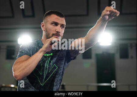 Vassili Lomachenko lors de l'entraînement public à la York Hall, Londres Banque D'Images