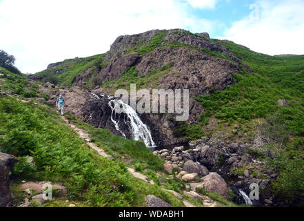 Sourmilk Gill à partir du chemin d'Wainwrights Tarn Crag & Blea Rigg dans Easedale, Grasmere, Parc National de Lake District, Cumbria, England, UK. Banque D'Images