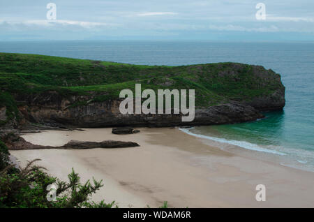 Ballota beach à Llanes, Asturias, Espagne Banque D'Images