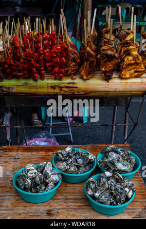 L'alimentation de rue philippine, la Ville d'Iloilo, aux Philippines, l'île de Panay Banque D'Images
