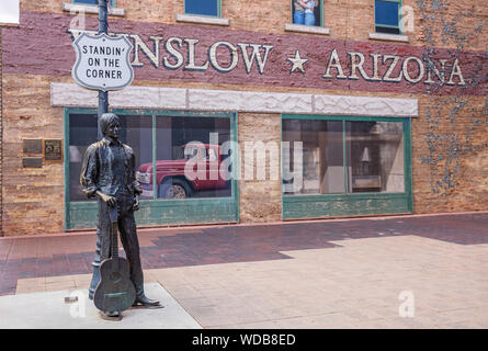 Winslow, Arizona Nous. 23 mai, 2019. Sur le carrefour de la statue, la route historique 66, road trip Banque D'Images