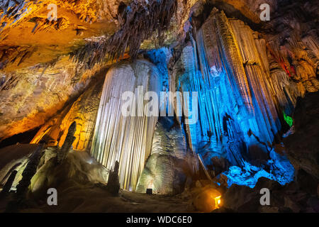 Grotte Furong dans karst Wulong Géologie National Park, Chongqing, Chine. est le lieu du patrimoine mondial naturel Banque D'Images