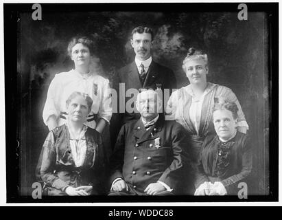 Grande ARMÉE DE LA RÉPUBLIQUE. Chefs de la G.A.R. Les organisations. A l'avant : Mme. SARAH E. Fulton, président national, LES CORPS DE SECOURS DAVID J. Palmer, commandant en chef, G.A.R. Pas de nom connu, président national, MESDAMES DU G.A.R. Arrière : pas de nom connu, président national, LES FILS DES ANCIENS COMBATTANTS AUX. Abstract/moyenne : 1 négative : 5 x 7 in. ou moins Banque D'Images