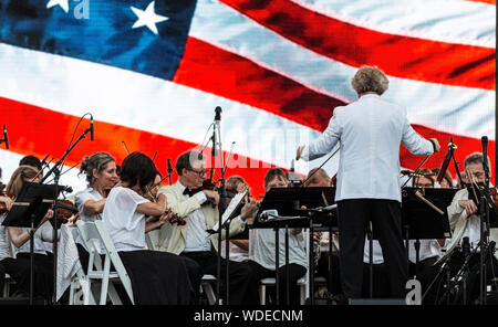 East Islip, NY, USA - 13 juillet 2019 : l'île Long Concert Orchestra effectue gratuitement la nuit, sous les étoiles, au parc d'état d'Heckshire respect e Banque D'Images