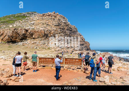 Les touristes au Cap de Bonne Espérance, le point le plus sud-ouest du continent africain, Western Cape, Afrique du Sud Banque D'Images