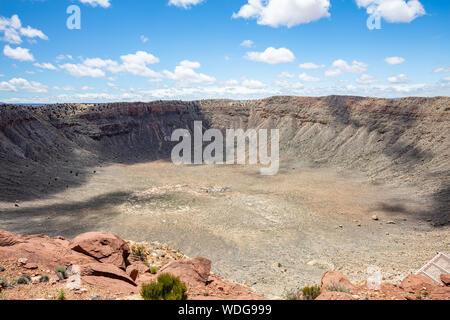 Winslow, Arizona Nous. 23 mai, 2019. Barringer Meteor Crater, ciel bleu, jour de printemps ensoleillé Banque D'Images