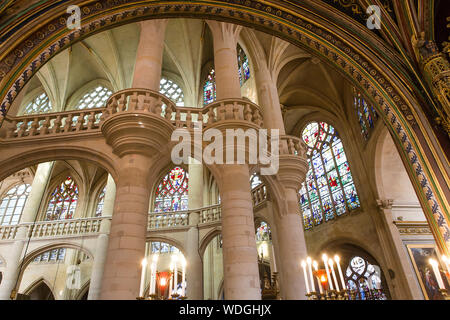 PARIS, FRANCE 13 MARS 2014 , intérieurs et les détails architecturaux de l'église Saint Etienne du Mont, le 13 mars 2014, près du Panthéon à Paris, Fr Banque D'Images