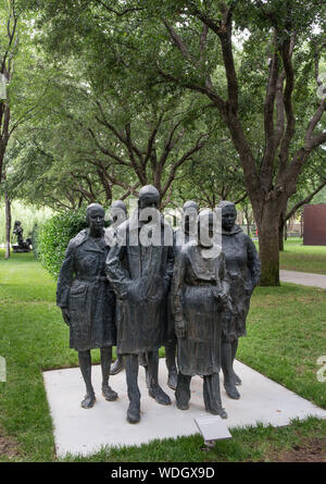 George Segal 1983 bronze création, l'heure de pointe, au centre de Sculpture Nasher est un musée qui a ouvert ses portes en 2000 à Dallas, Texas Banque D'Images