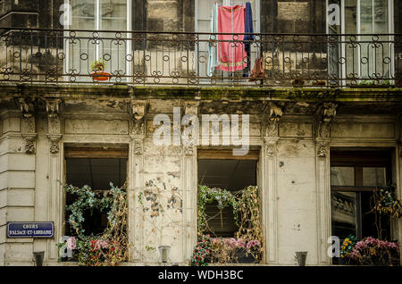 Vieille fenêtre sur Cours d'Alsace et de Lorraine". Bordeaux Banque D'Images