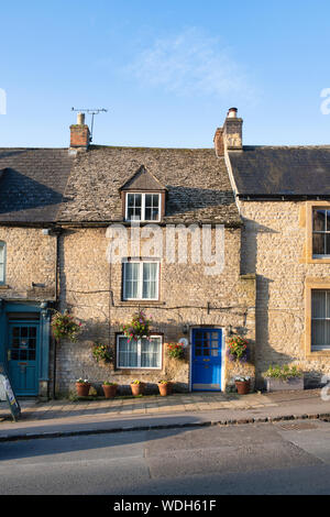 Cotswold cottage en pierre dans la lumière du matin. Sheep street, Stow on the Wold, Cotswolds, Gloucestershire, Angleterre Banque D'Images