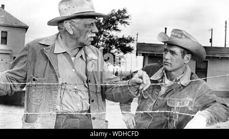 1963 Paramount Pictutres HUD film avec Paul Newman à gauche et Melvyn Douglas Banque D'Images