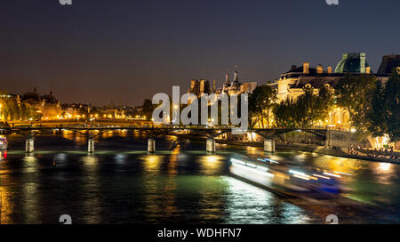 Pont des arts à la tombée - Paris, France Banque D'Images