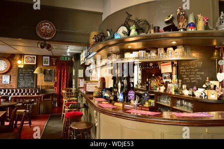 Intérieur d'un pub anglais traditionnel, Beaufort Arms, Clifton, Bristol, England, UK Banque D'Images