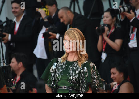 Venise, Italie. Août 29, 2019. Laura Dern, marche le tapis rouge de l'avant du 'mariage' le dépistage au cours de la 76e Mostra de Venise à la Sala Grande le 29 août 2019 à Venise, Italie. Credit : Andrea Merola/éveil/Alamy Live News Banque D'Images