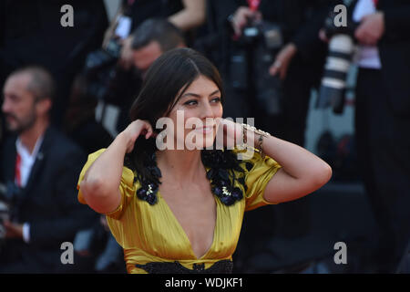 Venise, Italie. Août 29, 2019. Alessandra Mastronardi, marche le tapis rouge de l'avant du 'mariage' le dépistage au cours de la 76e Mostra de Venise à la Sala Grande le 29 août 2019 à Venise, Italie. Credit : Andrea Merola/éveil/Alamy Live News Banque D'Images