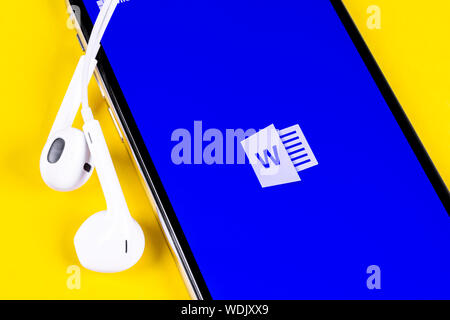 Helsinki, Finlande, le 4 mai 2019 : l'icône de l'application Microsoft Word sur Apple iPhone écran X close-up. L'icône de Microsoft Office Word. Microsoft Office sur mob Banque D'Images