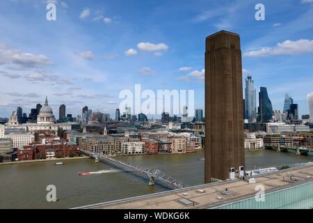 Londres, Royaume-Uni - 29 août 2019 : Le paysage vu de la 10e étage Galerie de visualisation à la Tate Modern. Banque D'Images