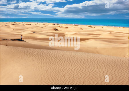 Dunes de sable dans le célèbre parc naturel de la plage de Maspalomas. Gran Canaria, îles Canaries, Espagne Banque D'Images