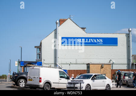 Hornsea, UK - 7 août 2019 : Sullivans Poisson et Chip shop sur le front de mer Hornsea Banque D'Images