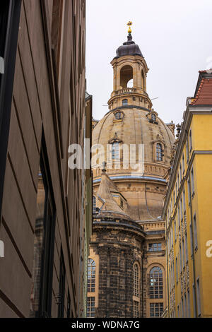 Vue sur l'église Frauenkirche église luthérienne de Dresde, Allemagne. L'architecture religieuse baroque. Banque D'Images