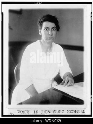 Grace Abbott, chef du Bureau des enfants du ministère du Travail, la moitié portrait en pied, assis, en face légèrement à droite Abstract/moyenne : 1 tirage photographique. Banque D'Images