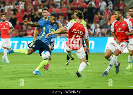 29 août 2019 Beer-Sheva, Israël Soccer UEFA Europa League Hapoel Beer-Sheva v Feyenoord Rotterdam 29-08-2019: Voetbal: Hapoel Beer Sheva v Feyenoord: Hapoel UEFA Europa League 2019/2020 Luciano Narsingh de Feyenoord, Sean Goldberg de Hapoel Beer-Sheva, Marel Shahba-Shahba Banque D'Images