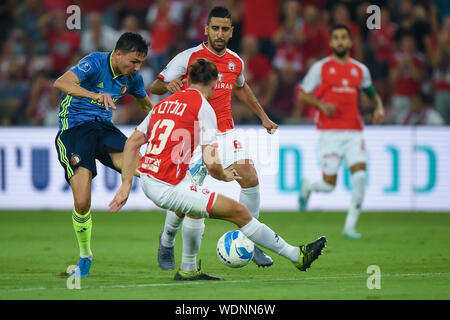 29 août 2019 Beer-Sheva, Israël Soccer UEFA Europa League Hapoel Beer-Sheva v Feyenoord Rotterdam 29-08-2019: Voetbal: Hapoel Beer Sheva v Feyenoord: Hapoel UEFA Europa League 2019/2020 Steven Berghuis de Feyenoord, Sean Goldberg de Hapoel Beer-Sheva, Marel-Shahba Banque D'Images
