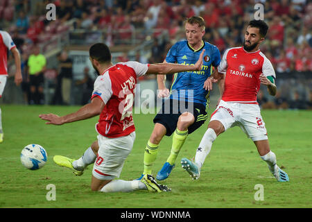 29 août 2019 Beer-Sheva, Israël Soccer UEFA Europa League Hapoel Beer-Sheva v Feyenoord Rotterdam 29-08-2019: Voetbal: Hapoel Beer Sheva v Feyenoord: Hapoel UEFA Europa League 2019/2020 Loai Taha of Hapoel Beer-Sheva, Sam Larsson of Feyenoord, Ben Bitton-Hapoel Beer Banque D'Images