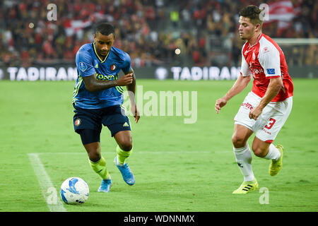 29 août 2019 Beer-Sheva, Israël Soccer UEFA Europa League Hapoel Beer-Sheva contre Feyenoord Rotterdam 29-08-2019: Voetbal: Hapoel Beer Sheva contre Feyenoord: Hapoel UEFA Europa League 2019/2020 Luciano Narsingh de Feyenoord, David Keltjens de Hapoel Beer-Sheva Banque D'Images