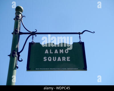 San Francisco - le 31 juillet 2010 : Alamo Square signe. Alamo Square est un quartier résidentiel et parc de San Francisco, Californie, dans l'ouest de l'annonce Banque D'Images