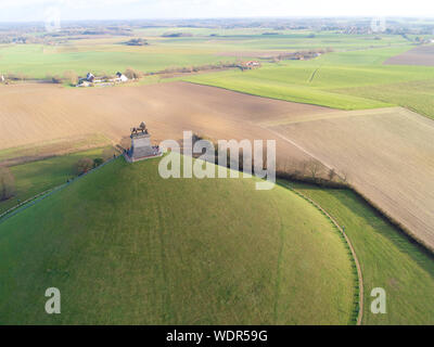 Vue aérienne de la Butte du Lion avec des terres agricoles autour de. L'immense Butte du Lion sur le champ de bataille de Waterloo où Napoléon était mort. La Belgique. Banque D'Images