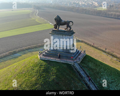 Vue aérienne de la Butte du Lion avec des terres agricoles autour de. L'immense Butte du Lion sur le champ de bataille de Waterloo où Napoléon était mort. La Belgique. Banque D'Images