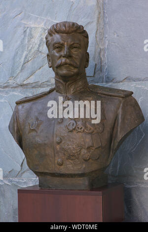Un buste d'homme politique soviétique et d'un dictateur Joseph Staline (1878-1953) par Tsaïr Azgur biélorusse lors de la Grande Guerre Patriotique Museum à Minsk, Biélorussie Banque D'Images