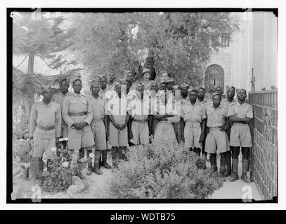Groupe de soldats de l'Afrique de l'Est (noir) prises dans le jardin de Gethsémané Abstract/medium : G. Eric et Edith Matson Photograph Collection Banque D'Images