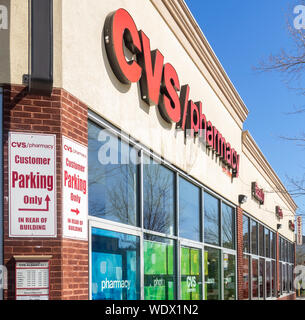 New York, NY - 16 Avril 2019 : Extérieur de CVS Pharmacy building avec logo, Brooklyn, New York. CVS Pharmacy est une filiale de l'American retail et guérir Banque D'Images