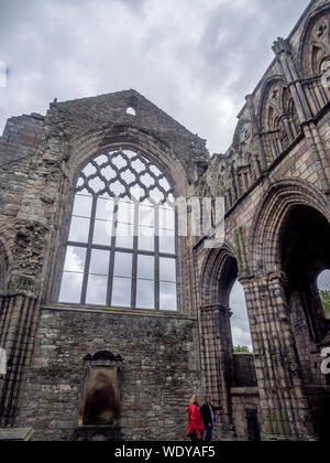 Ruines de l'abbaye de Holyrood, le 28 juillet 2017 à Edimbourg, Ecosse. Holyrood Palace est la résidence officielle du monarque britannique à Ed Banque D'Images