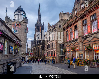 Dans la ligne de Royal Mile, dans la vieille ville le 28 juillet 2017 à Édimbourg en Écosse. Le Royal Mile est le plus visité à Édimbourg et hos Banque D'Images