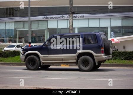 Chiang Mai, Thaïlande - 20 août 2019 : parking, Isuzu Trooper. Sur road no.1001, à 8 km de la ville de Chiangmai. Banque D'Images