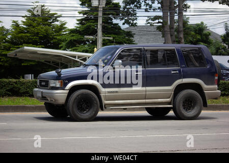 Chiang Mai, Thaïlande - 20 août 2019 : parking, Isuzu Trooper. Sur road no.1001, à 8 km de la ville de Chiangmai. Banque D'Images