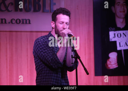 Le projet de Jonathan Larson Sortie CD célébration organisée à la librairie Barnes and Noble. Avec : Nick Blaemire Où : New York, New York, United States Quand : 30 Juillet 2019 Crédit : Joseph Marzullo/WENN.com Banque D'Images