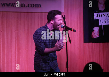 Le projet de Jonathan Larson Sortie CD célébration organisée à la librairie Barnes and Noble. Avec : Nick Blaemire Où : New York, New York, United States Quand : 30 Juillet 2019 Crédit : Joseph Marzullo/WENN.com Banque D'Images