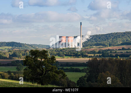 Vue de la centrale électrique Ironbridge sur les champs depuis Leighton. Cette centrale au charbon est maintenant démolie Banque D'Images