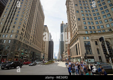 Regardant vers le bas de la North Michigan Avenue Bridge dusable Chicago Illinois Etats-Unis d'Amérique Banque D'Images