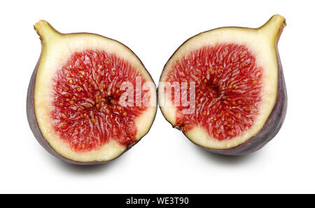 Deux demi-purple fig fruits isolé sur fond blanc Banque D'Images
