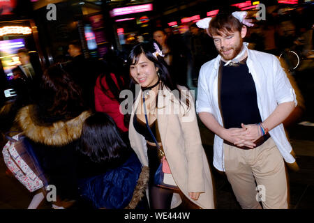 Les gens célébrant, Halloween, Leicester Square, Londres, Grande-Bretagne. 31 Oct 2017 Banque D'Images